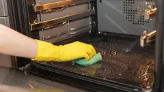 手早く、簡単に、きれいに：刺激の強い化学薬品を使わない、完璧なオーブンの秘訣